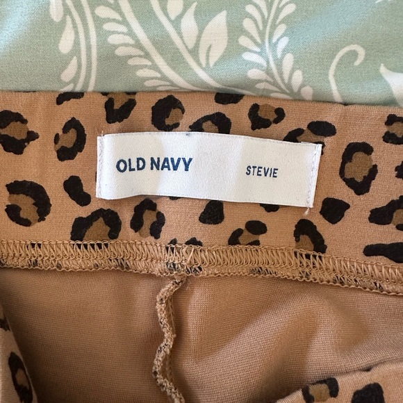 EUC Old Navy Stevie Animal Print Leggings in Tan and Black Size Small Tall - Picture 3 of 4